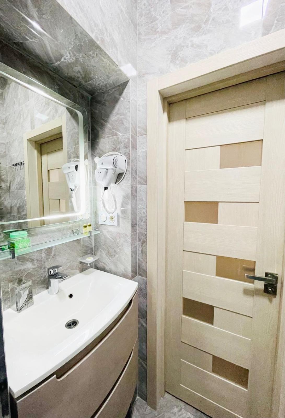 Apartment Жд Вокзал, Центр Leópolis Habitación foto